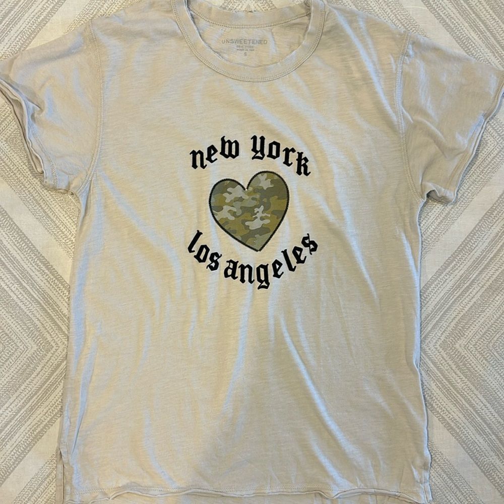 Unsweetened Women’s ‘New York (heart) Los Angeles’ Beige T-Shirt